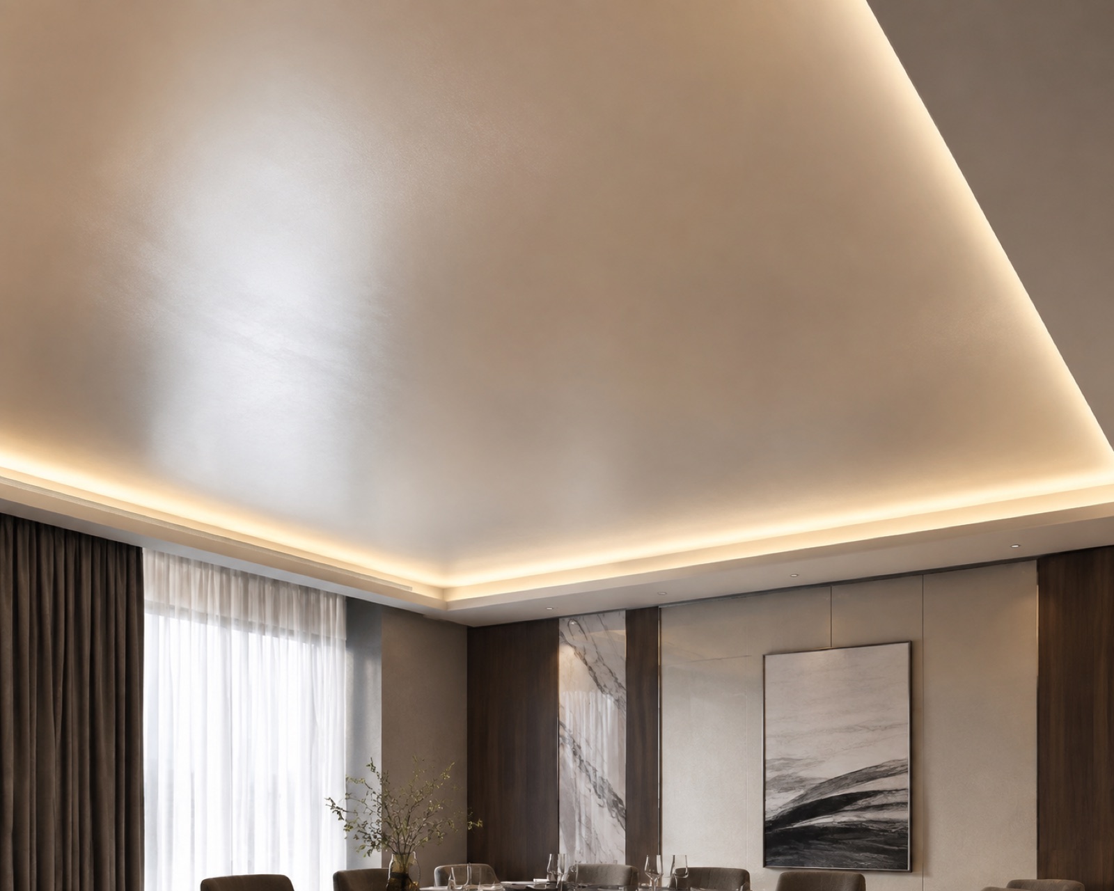 Plafond tendu satiné ivoire dans une salle à manger